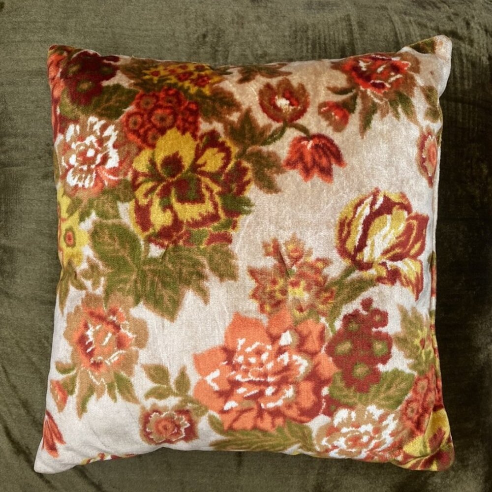 81-  Vintage. Home Decor. Velvet. Throw Pillow.